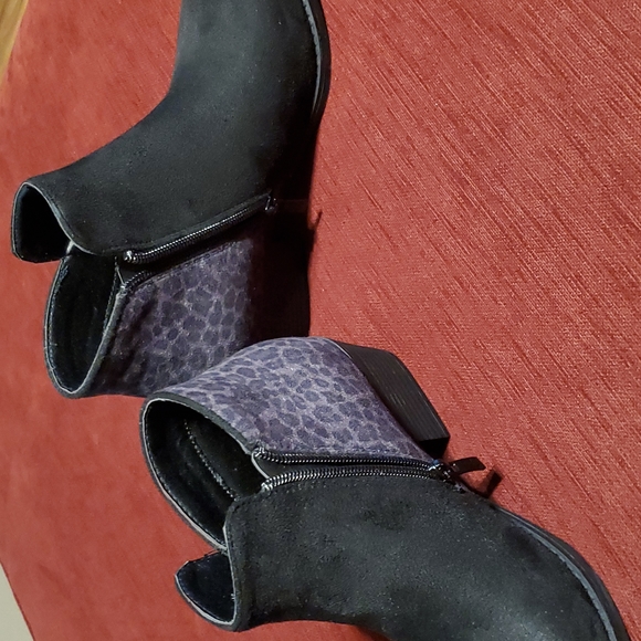 Black and Animal Print size 6 Ankle Booties - Picture 4 of 6